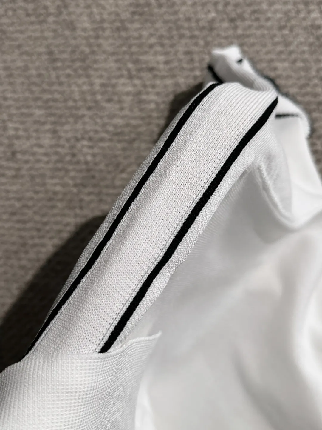 Next day shipping P300 High quality Big Goose 2025 spring and summer new men's lapel short-sleeved T-shirt Made of combed cotton yarn knitted cotton fabric, pure cotton high-weight special yarn, it feels full when weighed, and the upper body is more textured than ordinary T-shirts. This texture can cope with the weather easily and is suitable for both hot and cold! The pattern on the chest adopts three-dimensional embroidery technology, and is perfectly produced stitch by stitch with reference to the original version! Loose fit design, looks noble. Size: M to XXXL